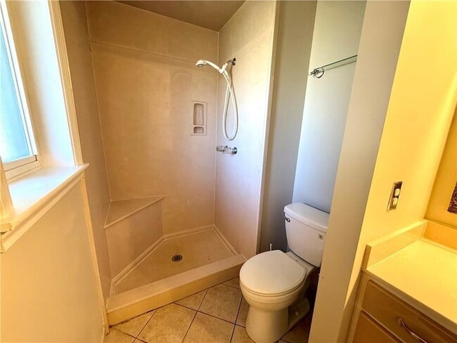 Building Photo - 450 Lenwood Dr