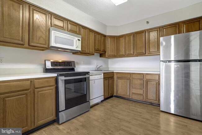 Building Photo - 3709 S George Mason Dr