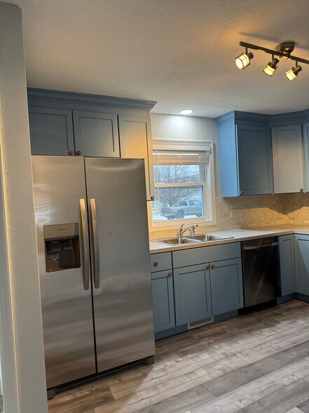 Building Photo - 214 Lindell Dr