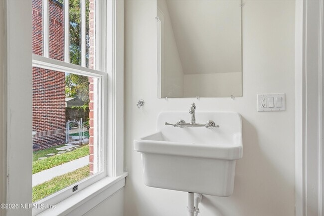 Building Photo - 2817 Selma St