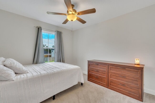 Building Photo - AVAILABLE NOVEMBER (PET FRIENDLY)