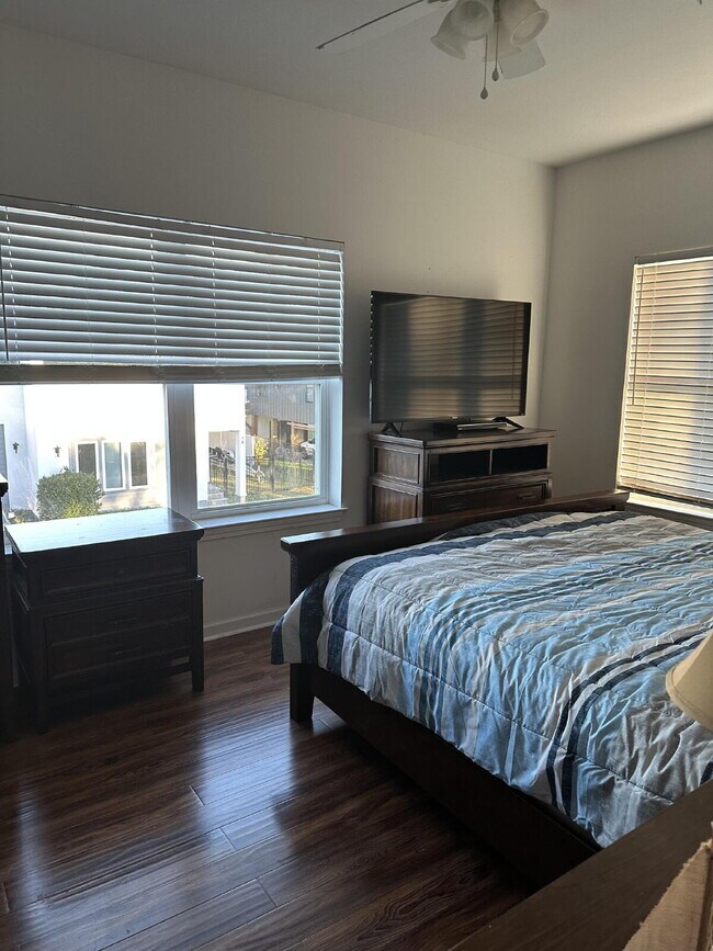 Building Photo - Great 3/2 Fully Furnished-TDY Welcome!!