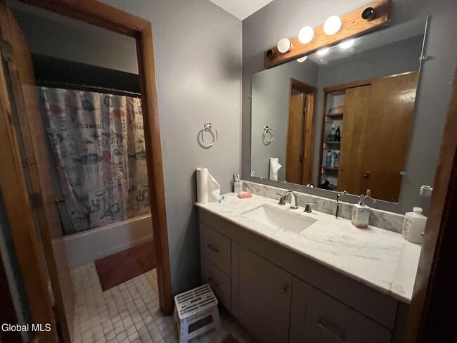 Building Photo - 3 Chrisken Dr