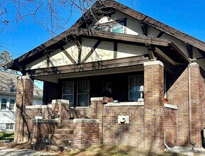 Building Photo - 1318 New Hampshire St