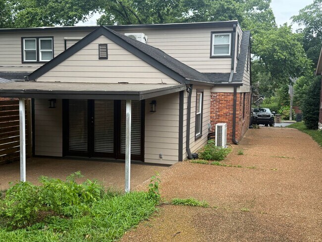 Building Photo - Lovely Duplex in Hillsboro Village