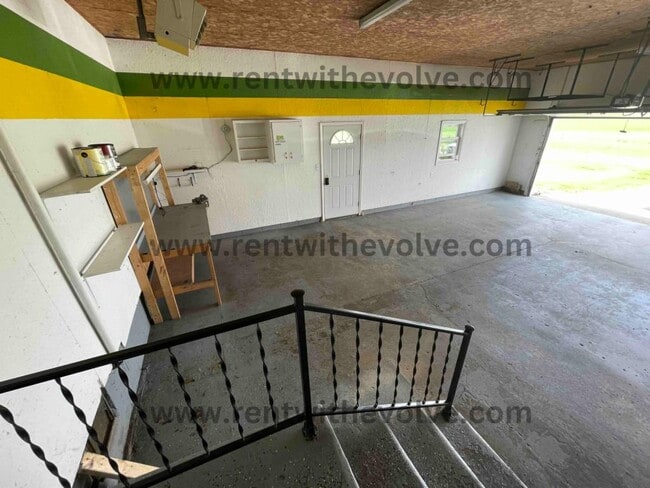 Building Photo - 4603 S Bloomingport Rd