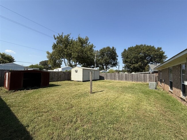 Building Photo - Beautiful 3 bedroom 2 bath home for lease ...