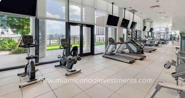 Building Photo - 1600 NE 1st Ave