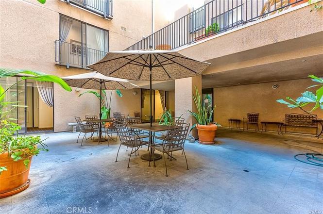 Courtyard - 625 S Berendo St