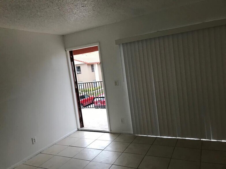 Building Photo - 3243 Coral Ridge Dr