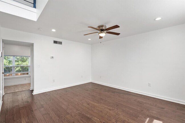 Building Photo - 6211 Manor Rd