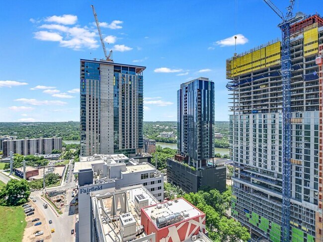 Building Photo - 84 East Ave