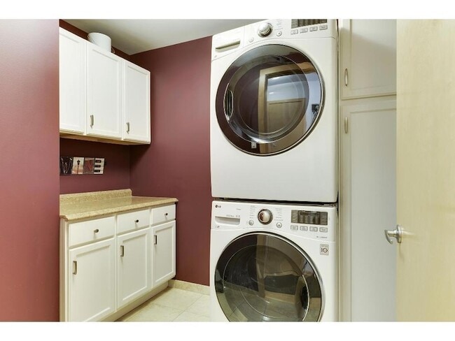 Building Photo - 401 N 2nd St