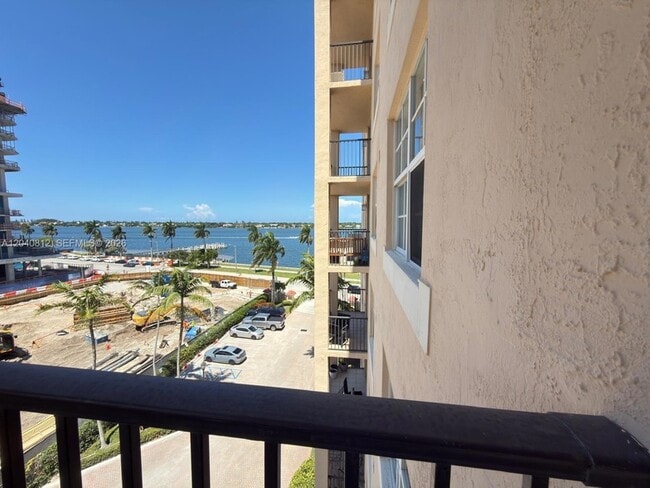 Building Photo - 1801 N Flagler Dr