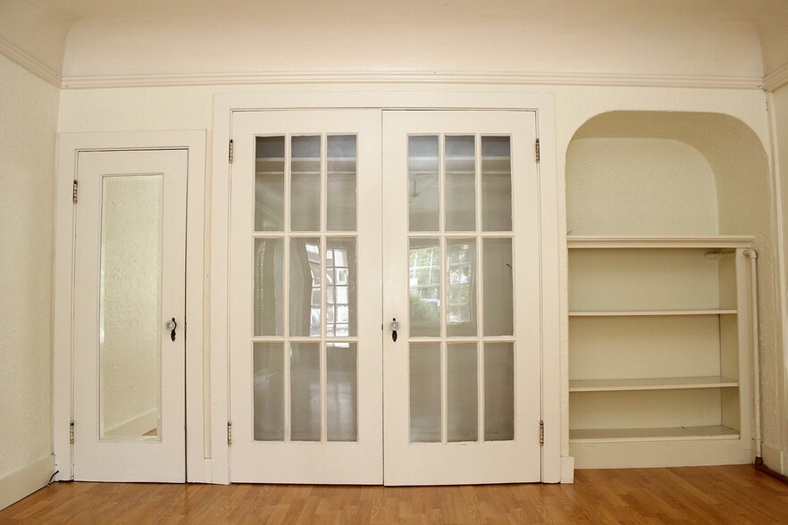 Building Photo - 3087 SE Ankeny St