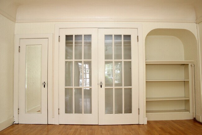 Building Photo - 3087 SE Ankeny St