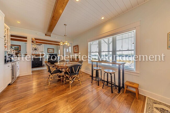 Building Photo - Beautiful 3 Bedroom Home with View of the ...