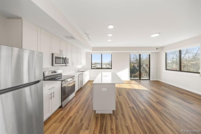 Building Photo - 16530 E Warren Ave