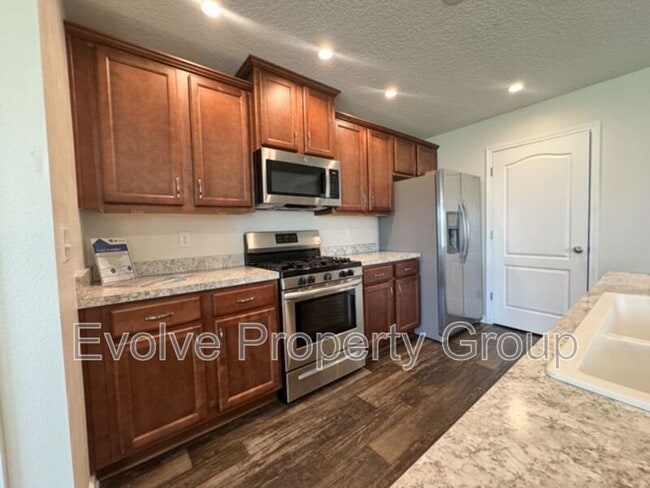 Building Photo - 119 Fairway Ct