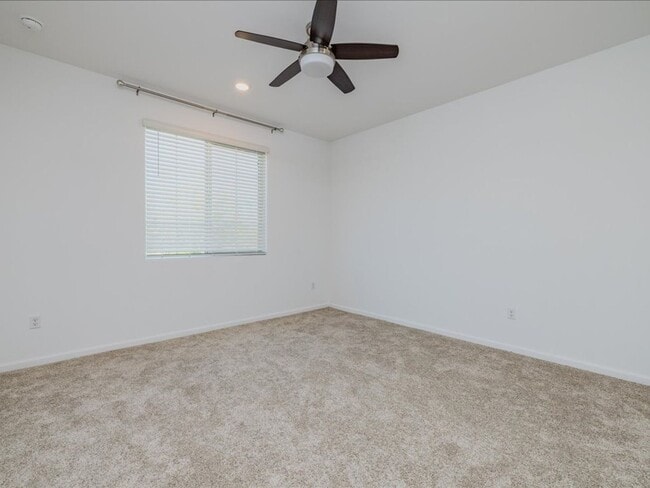 Building Photo - $500 OFF FIRST MONTHS FULL RENT!