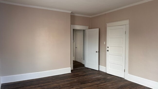 Building Photo - 407 St Andrew St