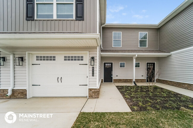 Primary Photo - Town Home Available For Immediate Move In!