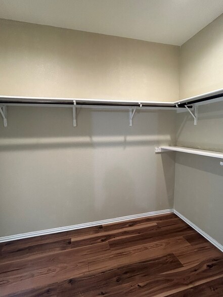 Building Photo - 1713 Twin Falls Dr
