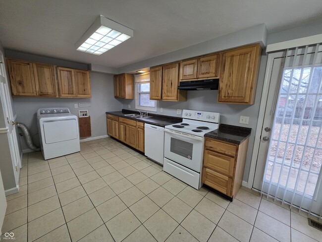 Building Photo - 1936 Heather Ct