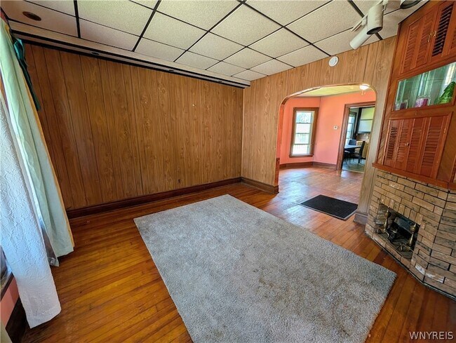 Building Photo - 325 Box Avenue Unit