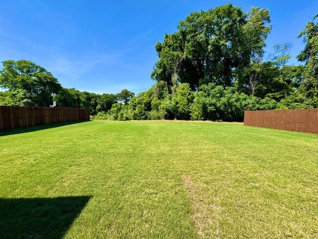 Building Photo - 146 Lenore Ct