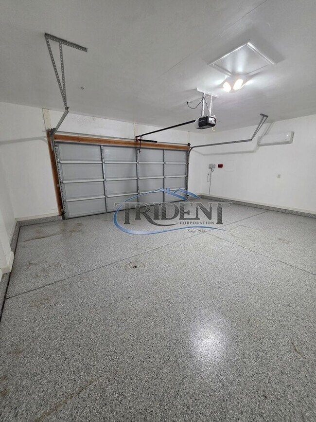 Building Photo - 2062 River Rock Dr