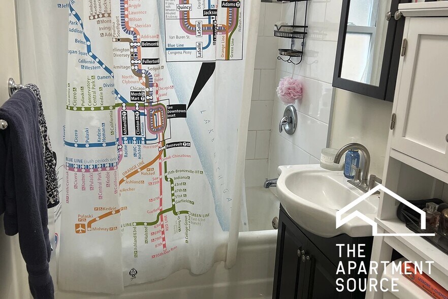 Building Photo - 918 Green Bay Rd