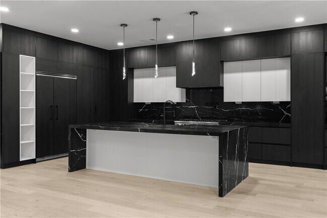 Building Photo - 409 Thunder Rd