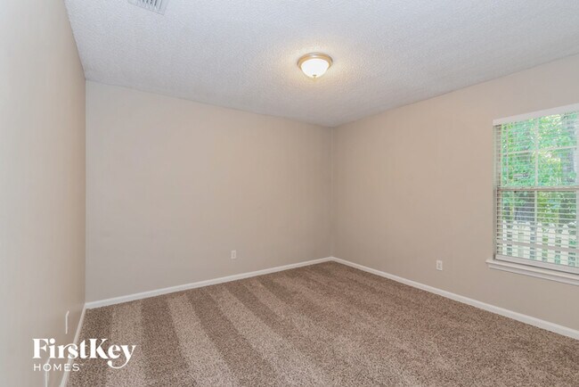 Building Photo - 7444 Lake Plantation Ln