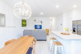 Building Photo - 1156 SW 6th Ct