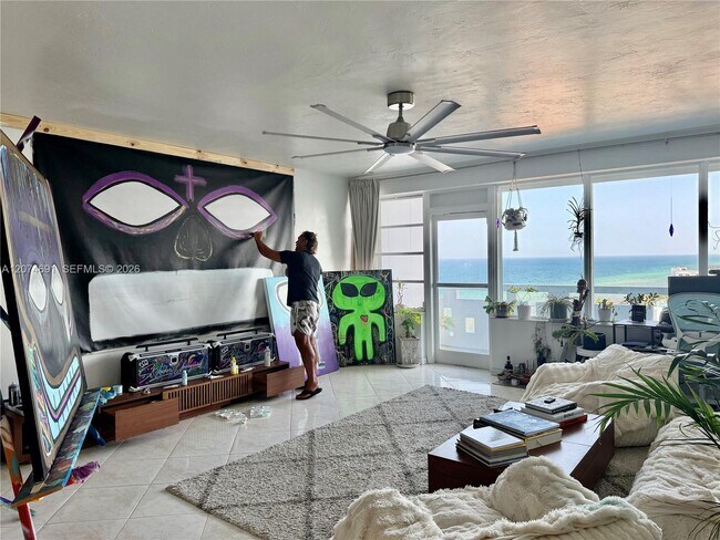 Building Photo - 3111 N Ocean Dr