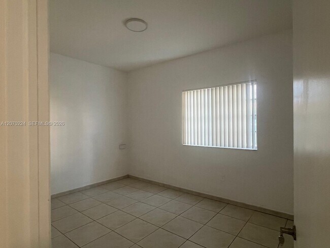 Building Photo - 7320 NW 114th Ave