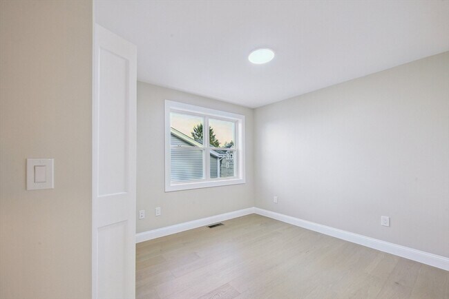 Building Photo - 108 Stowe St