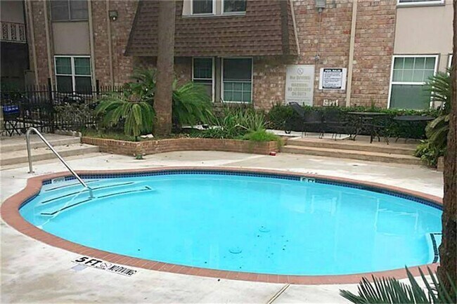 Building Photo - 5550 N Braeswood Blvd