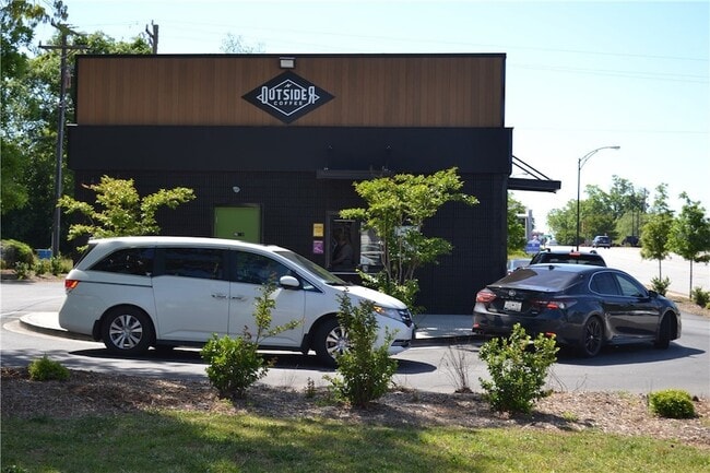 Building Photo - 205 E Broad St