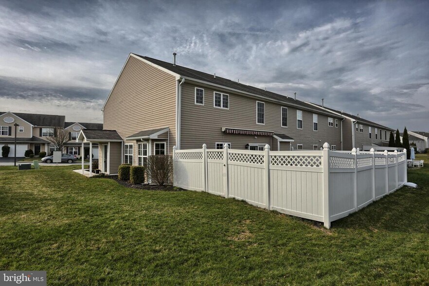 Building Photo - 150 Merlin Dr