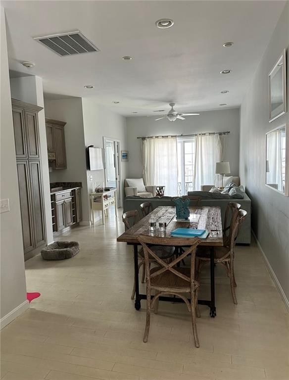 Building Photo - 118 Bay St