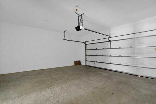 Building Photo - 9836 Walkway Dr