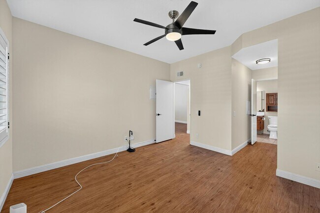 Building Photo - Spacious 2 Bed, 2 Bath Condo in Desirable Northwood
