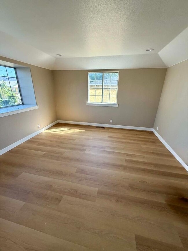 Building Photo - 2106 Shortridge Ave