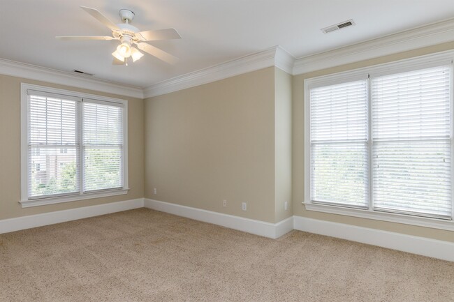 Building Photo - 821 Waterford Lake Dr
