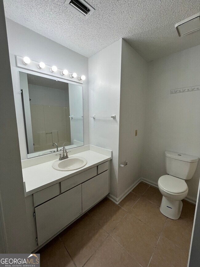 Building Photo - 412 Admiral's Walk Dr
