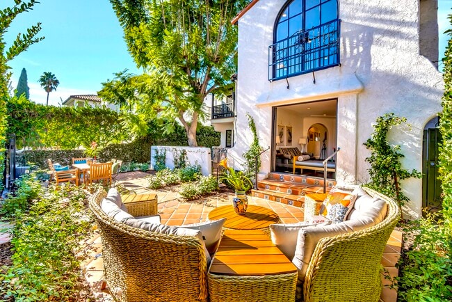 Front Terrace - 343 N Croft Ave