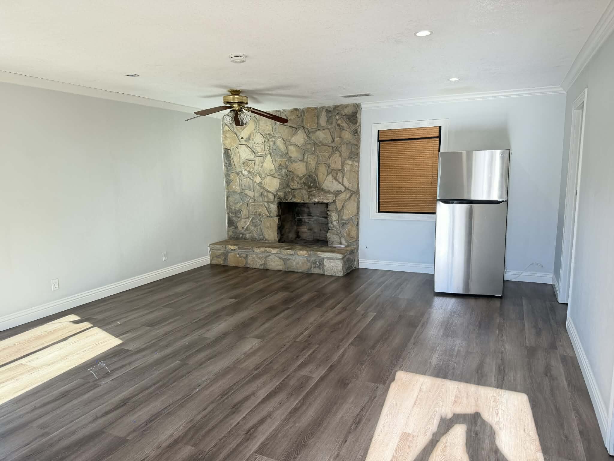 Building Photo - 2526 E Balsam Ave