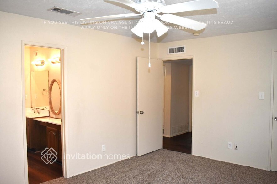 Building Photo - 828 Wood Glen